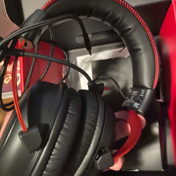 HyperX cloud 2's wired for PS4/PC. NWB - Picture 4 of 4